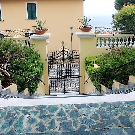 Excelsior Romantic Couples Near 5 Terre Apartment Levanto
